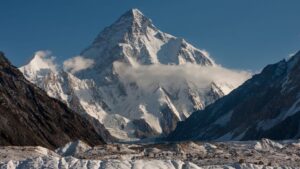 Passage délicat au K2 au Pakistan