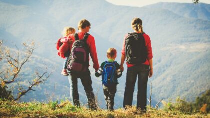Randonner en famille : itinéraires faciles 2026