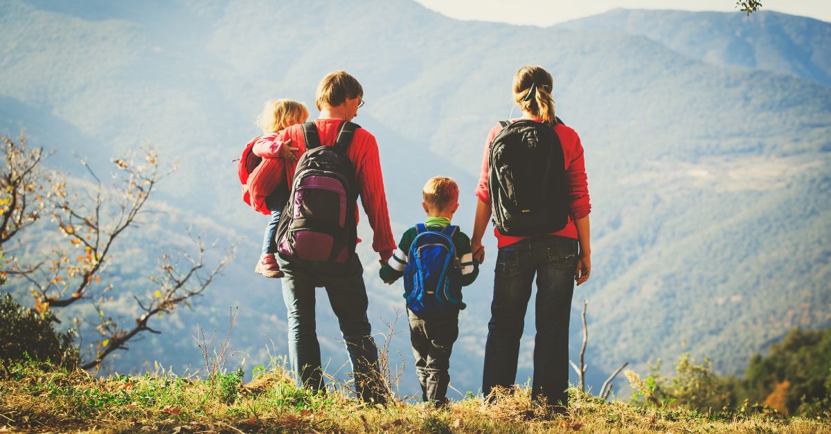 Randonner en famille : itinéraires faciles 2026