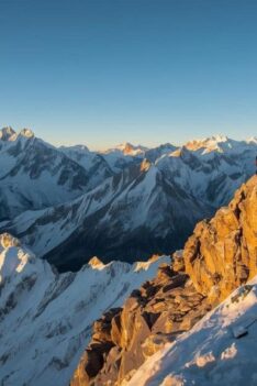 Pourquoi les sommets du Népal attirent des alpinistes du monde entier