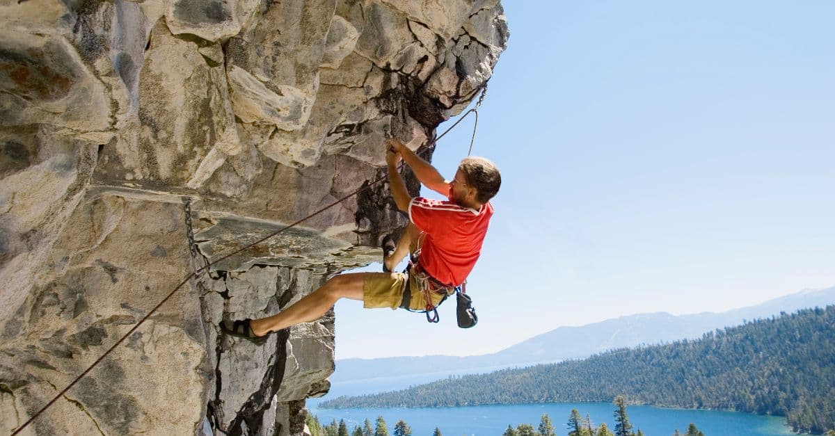 Pourquoi l’escalade outdoor transforme le mental