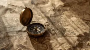 Comment utiliser une boussole de visée pour trianguler sa position ?     