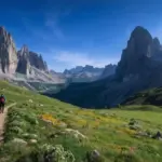 Randonner dans le Mercantour vue sur le lac des merveilles