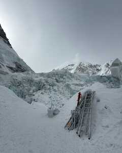 khumbu icefall everest sherpas
