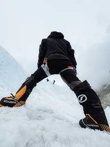 alpiniste cascade de glace du Khumbu
